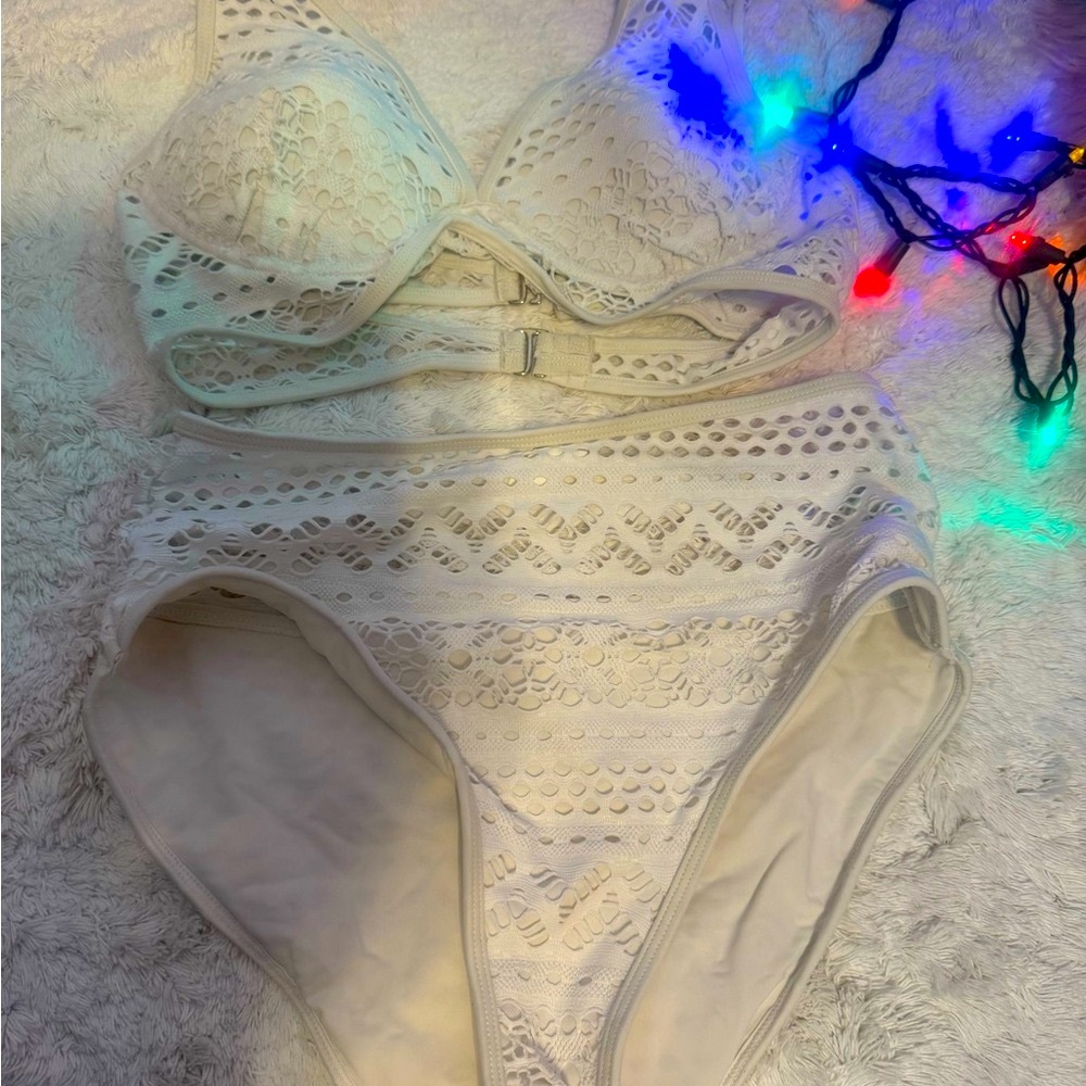 White Lace Full-Coverage Swimwear with Scalloped Edges